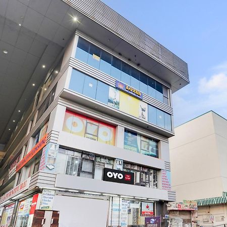 Hotel O Day Night Rooms Surat Exterior foto