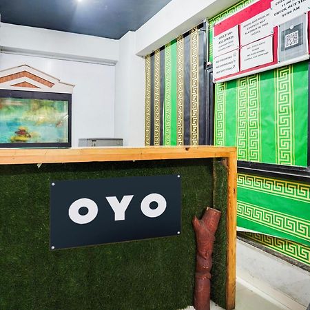 Hotel O Day Night Rooms Surat Exterior foto