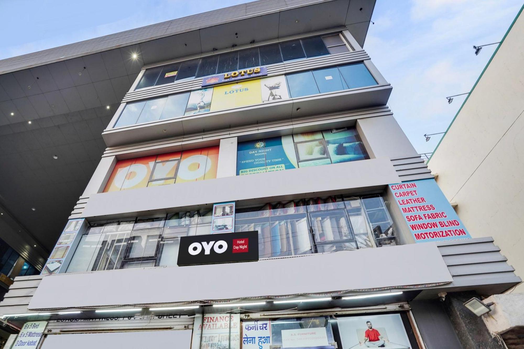 Hotel O Day Night Rooms Surat Exterior foto