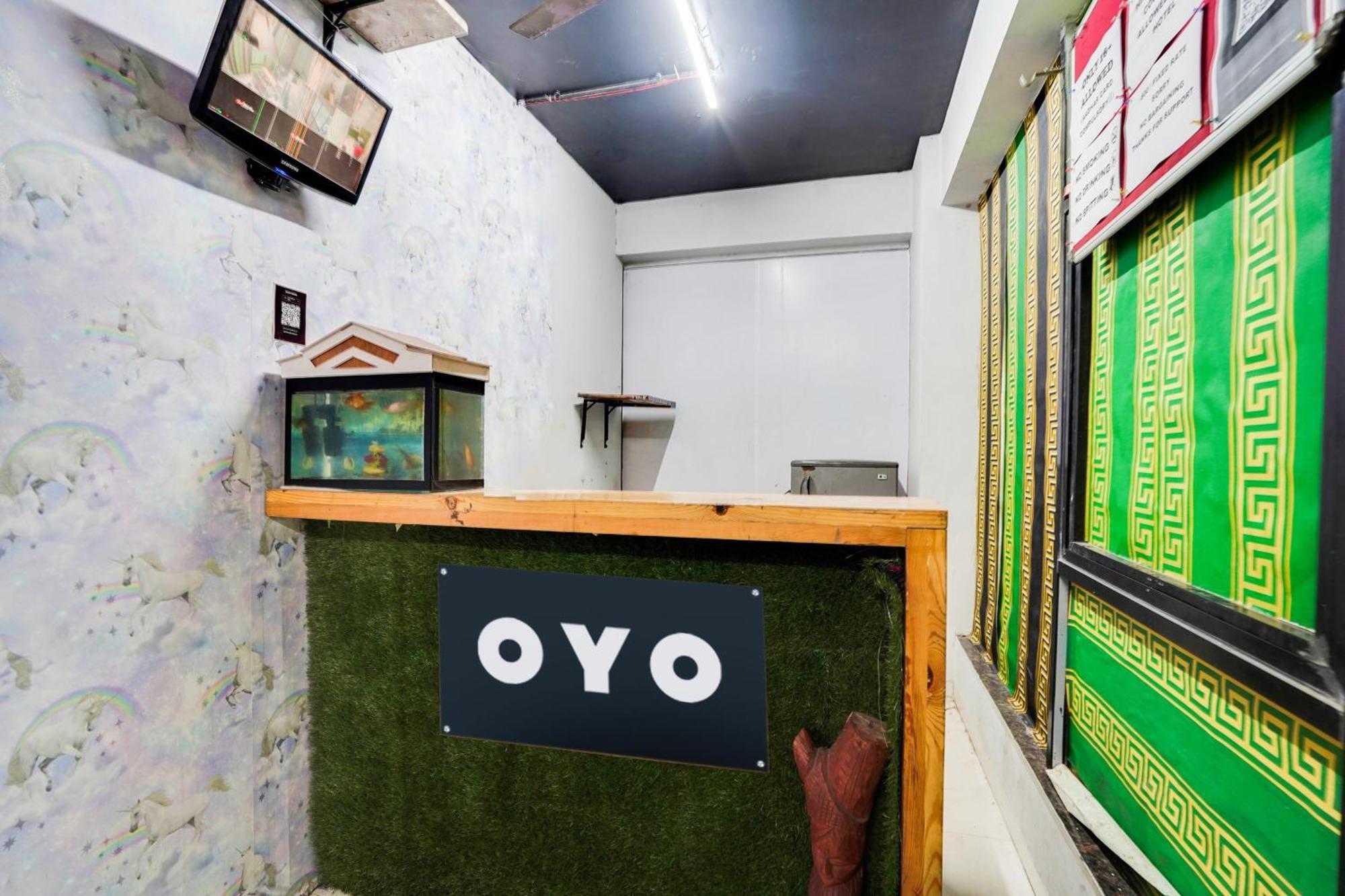 Hotel O Day Night Rooms Surat Exterior foto