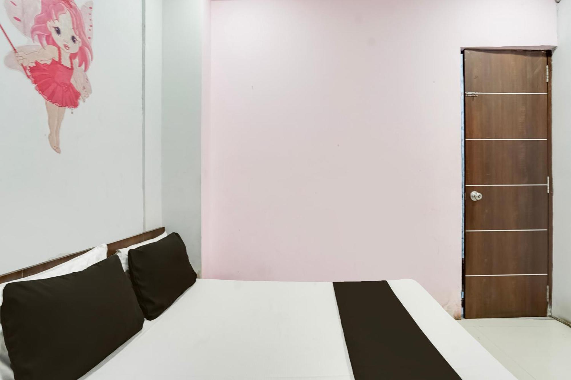 Hotel O Day Night Rooms Surat Exterior foto