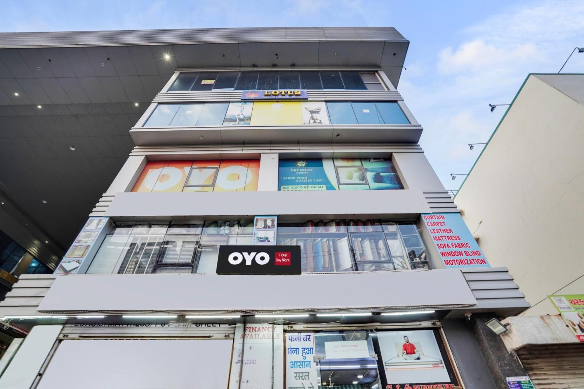 Hotel O Day Night Rooms Surat Exterior foto